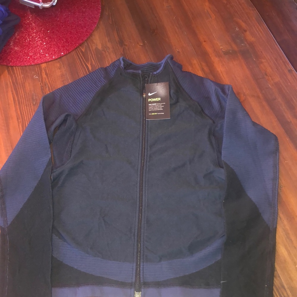 Nike dry fit full zip. NWT. size Medium